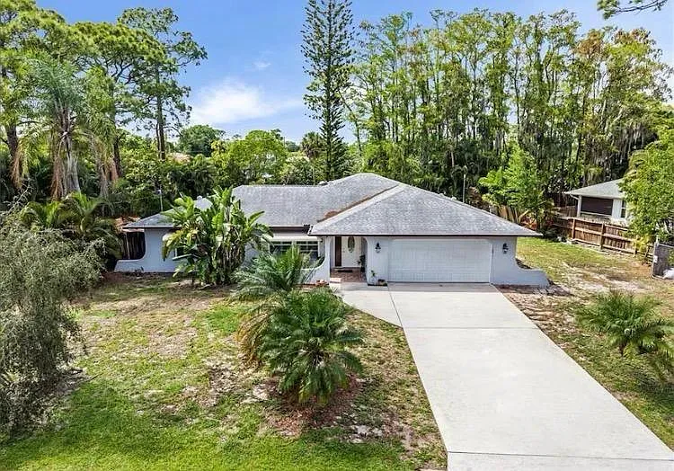 19208 Murcott Dr E — Photo 1