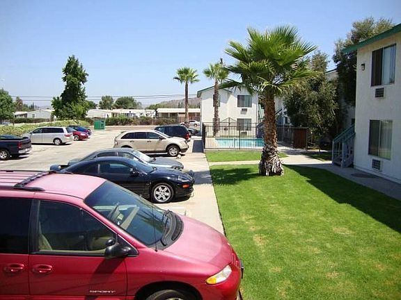 2nd image of 569 Greenfield Dr APT 1