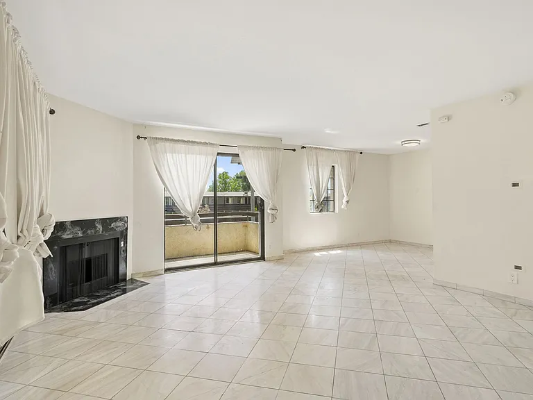 13203 Vanowen St #7 — Photo 2