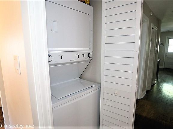 4th image of 4849 N Seeley Ave #1822