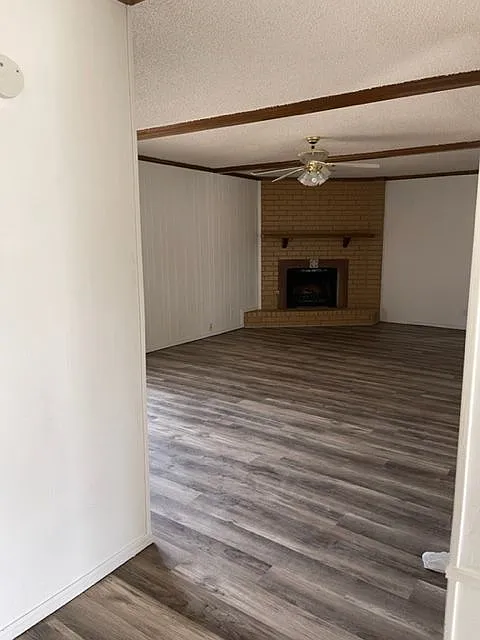 4 bed, 2.5 bath, 2620 sqft, $1,875 — Photo 2