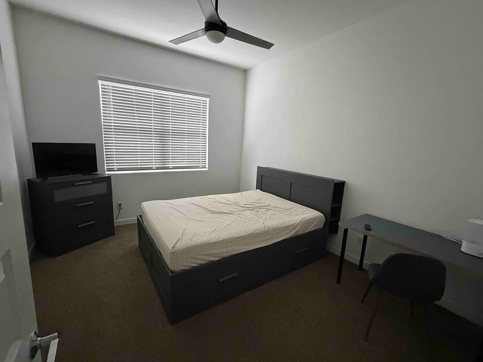 1 bed, 900 sqft, $1,400 — Photo 4