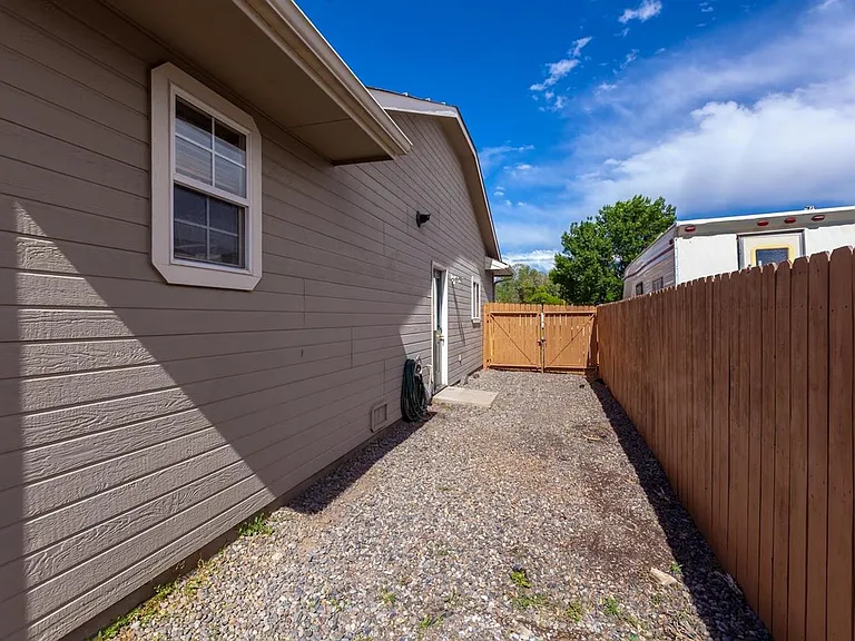 541 Shanne St — Photo 22