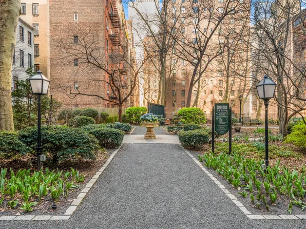 321 East 43rd Street image 7 of 7