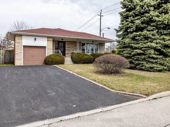92 Acton Ave, Toronto, ON M3H 4H3