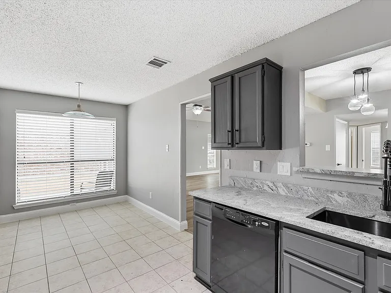 2909 Menlo Park Ln — Photo 9