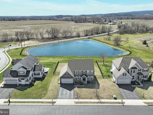 14 W Imperial Dr, Aspers, PA 17304