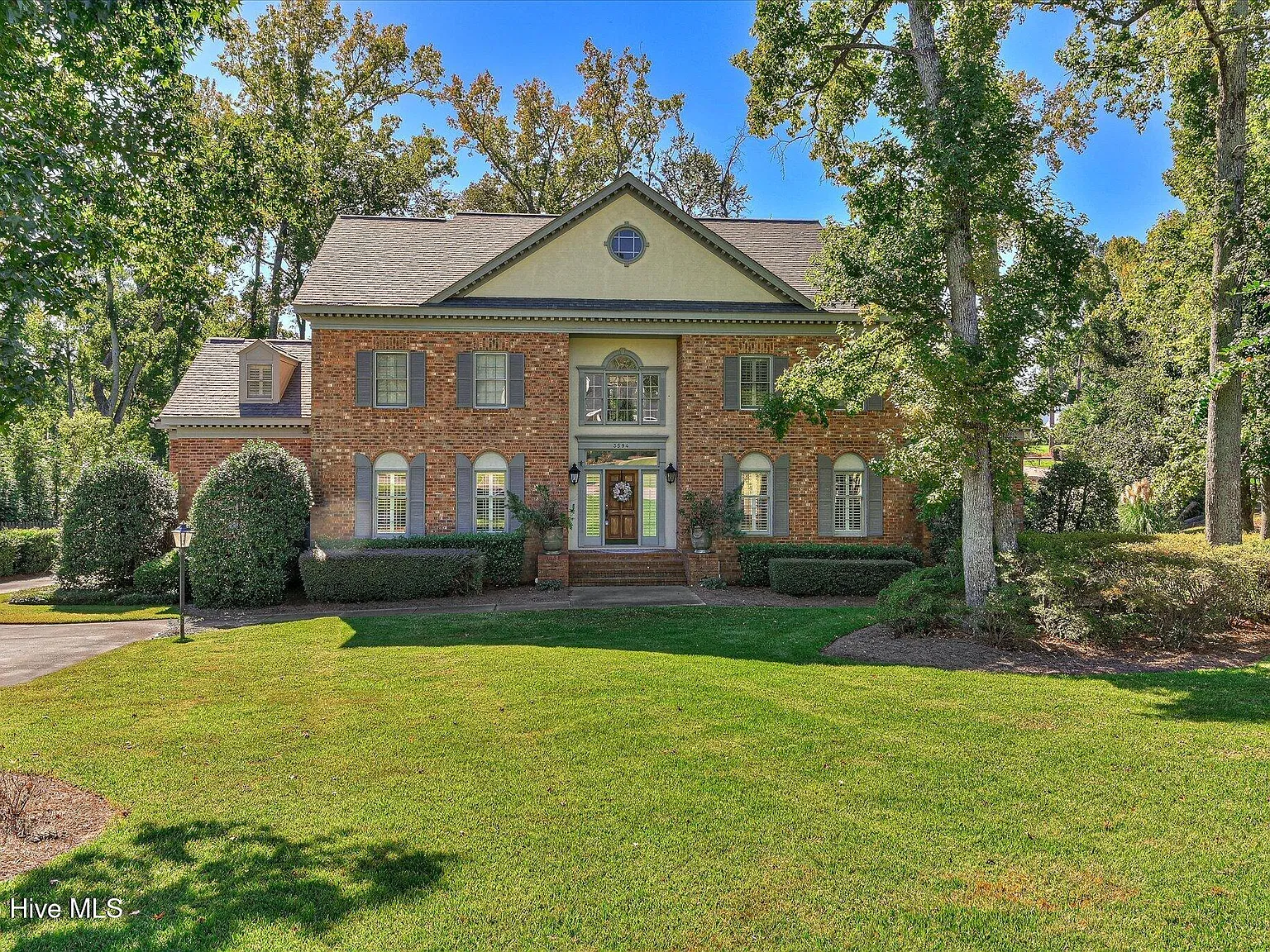 5 bed, 4.5 bath, 4474 sqft, $4,700 — Photo 1