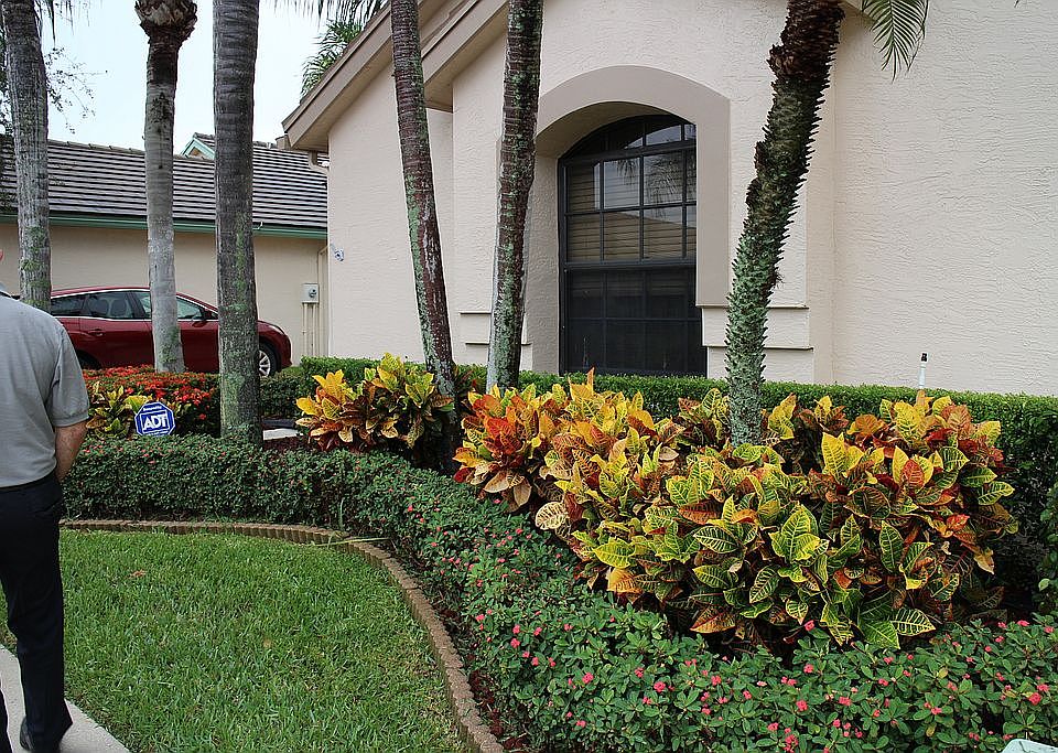 1st image of 10436 Lexington Cir S