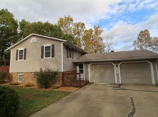 5207 Pin Oak Dr, Alton, IL 62002