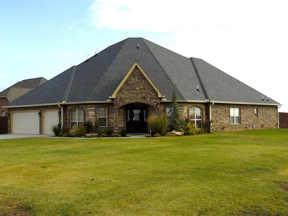 1st image of 124 NW Sandy Trail Cir