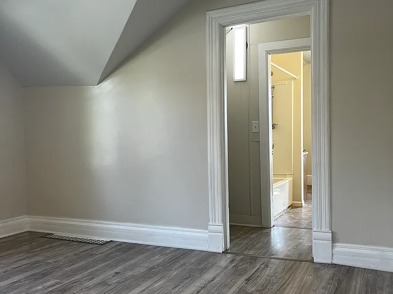 Upstairs Bedroom 2