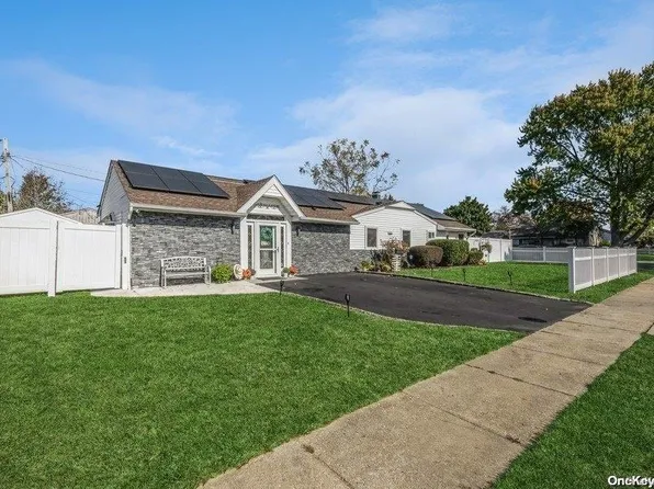 27 Wilson Lane, Bethpage, NY 11714