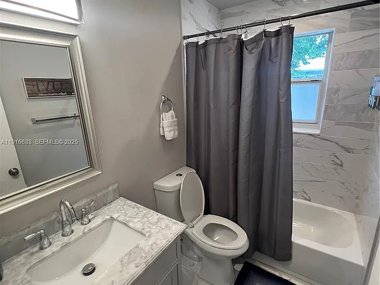 1573 NE 30th Ct — Photo 14
