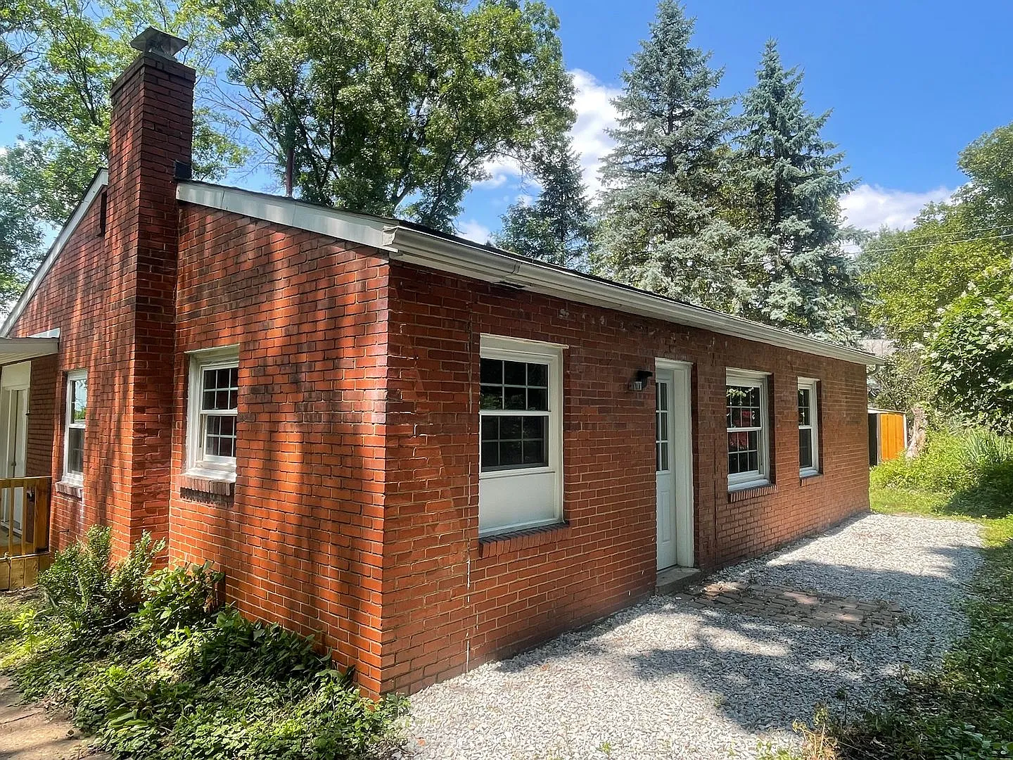 Charming 2BR House in Pittsburgh, Section 8 Considered!! — Photo 4