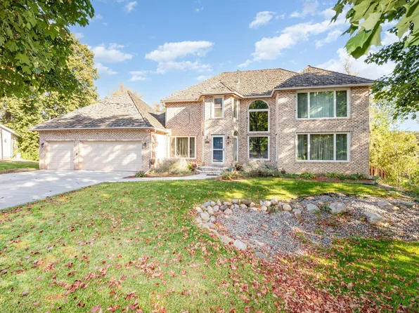 8973 Knoble Ct, Eden Prairie, MN 55347
