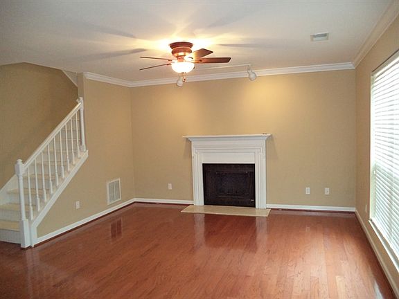 2nd image of 4415 Aylesbury Dr