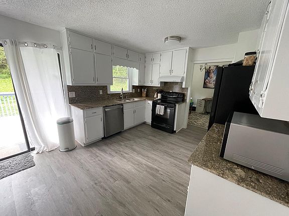 3rd image of 505 Neil Ct