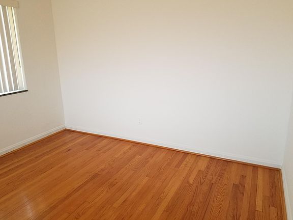 4th image of 6716 Lansdowne Ave