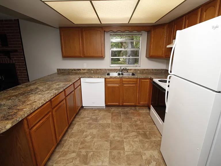 2195 Corey Rd — Photo 5
