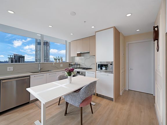 3rd image of 567 Clarke Rd #1309