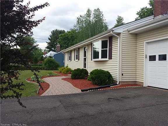 3rd image of 92 Hillside Dr