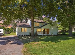 812 S 94th St, Edwardsville, KS 66111