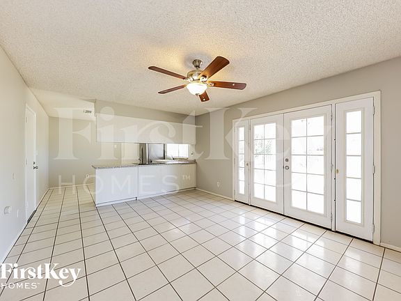 5th image of 2922 E Sierra St