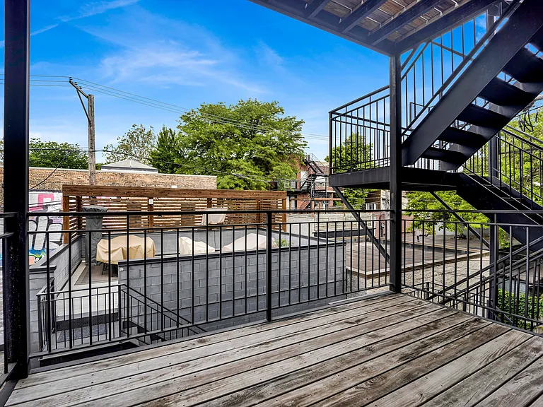 1022 N Honore St #2 — Photo 30