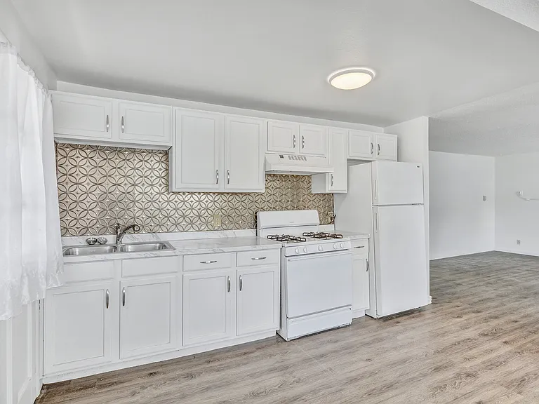 6776 Ash St — Photo 7