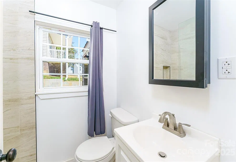 2 bed, 938 sqft, $1,350 — Photo 3