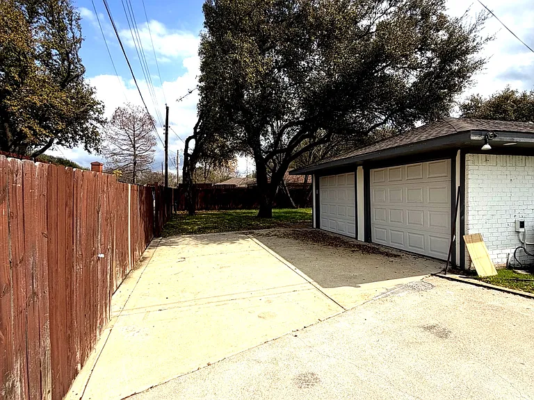 3127 Merrell Rd — Photo 5