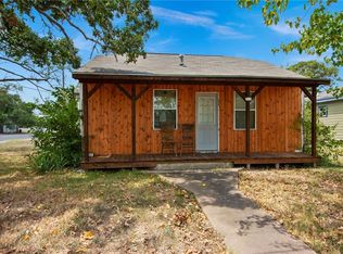 713 N Polk St, Giddings, TX 78942