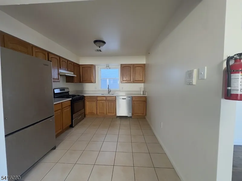 3 bed, 2.0 bath, $2,650 — Photo 3