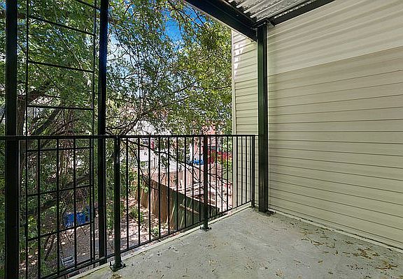 5th image of 75 Woodbine St #1A