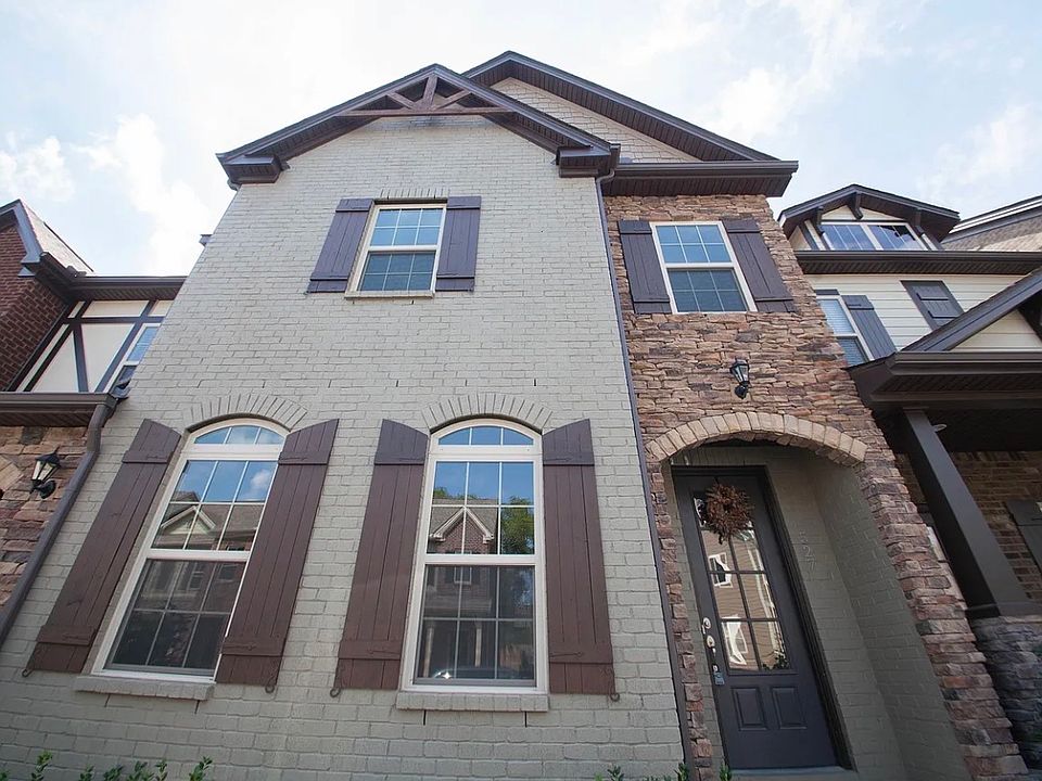 1st image of 527 Vintage Green Ln