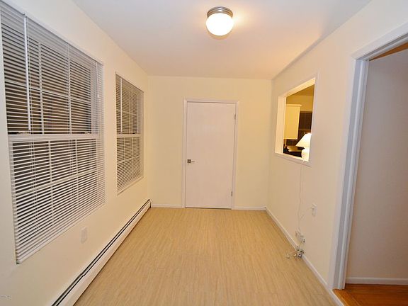 3rd image of 10 Niagara Dr