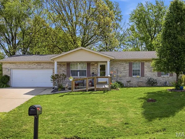 446 N Oak St, Trenton, IL 62293