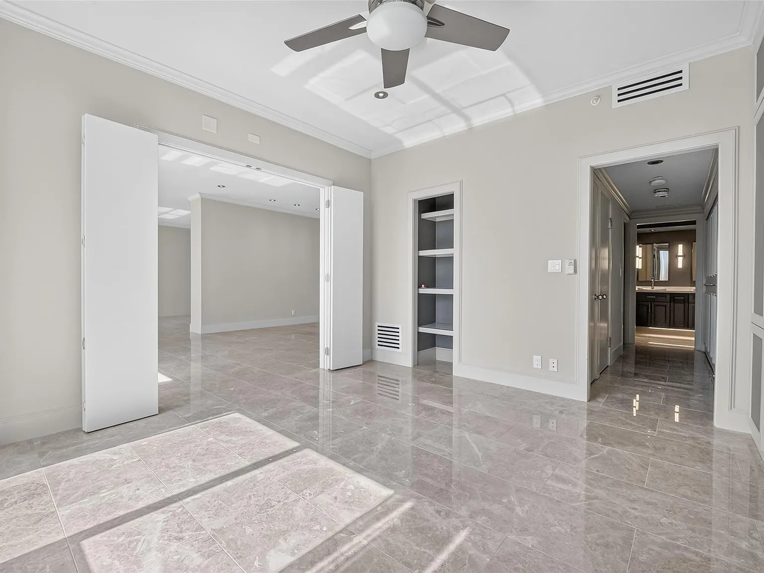 2 bed, 2.5 bath, 2030 sqft, $4,900 — Photo 2