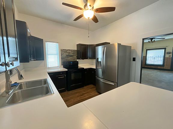 5th image of 515 W B St.