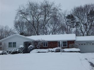 160 Willowbend Dr, Penfield, NY 14526