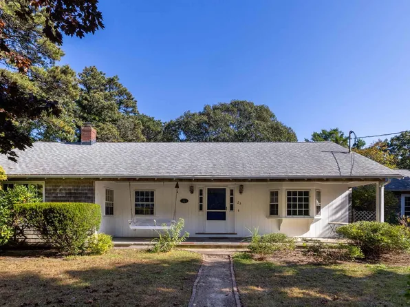 23 Anthiers Way, Edgartown, MA 02539