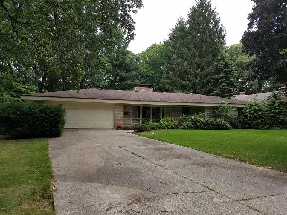 1st image of 2462 Winchester Dr
