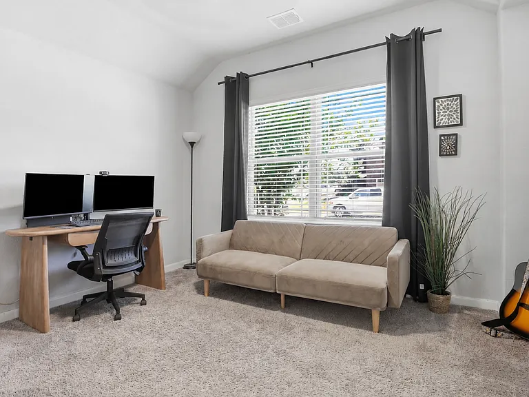 1032 Fairfax Dr — Photo 16