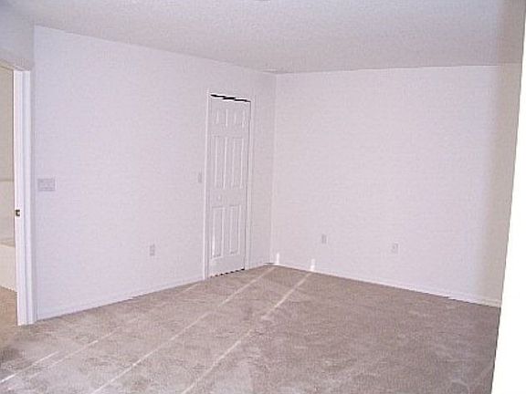 5th image of 48 Fleetwood Dr