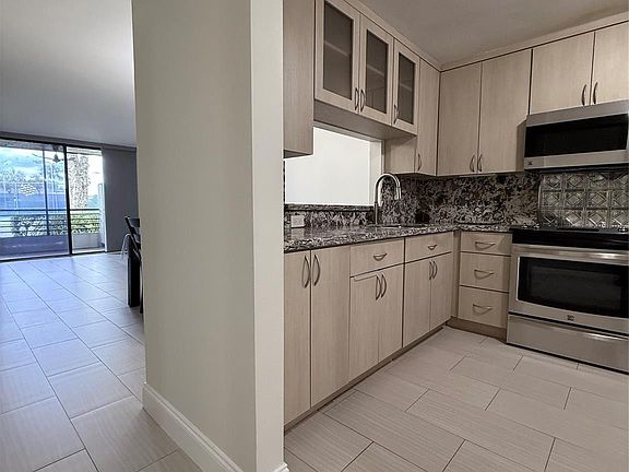3rd image of 1001 Colony Point Circle #107