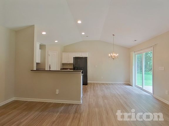 4th image of 6235 Leslie Dr