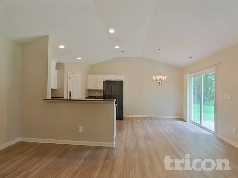 6235 Leslie Dr — Photo 4