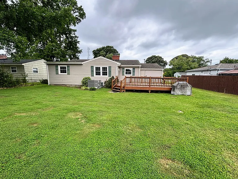 Large deck to enjoy your yard!