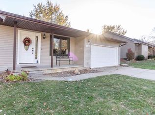 2718 Fandre Dr, Cedar Falls, IA 50613